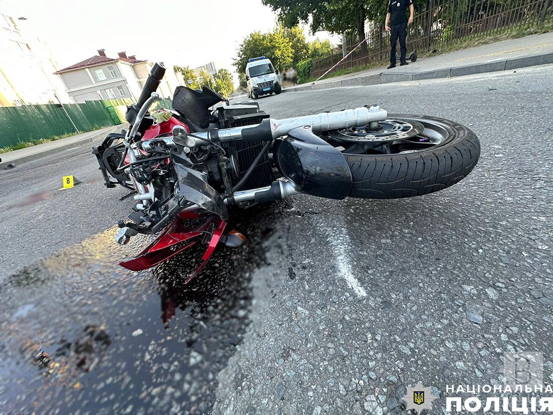 У Чернігові в ДТП загинув мотоцикліст, пасажир – у лікарні. ФОТО