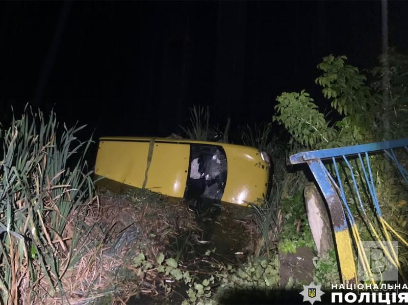 На Чернігівщині автівка впала з мосту у водойму: одна людина загинула, троє — в лікарні