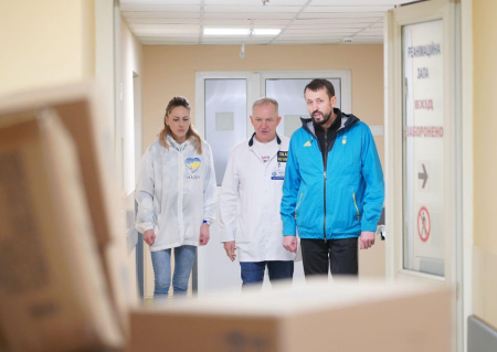 Валерій Дубіль з командою передав гуманітарний вантаж у 5 лікарень прифронтового Дніпра