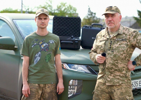 Юлія Тимошенко та Валерій Дубіль з командою передали цінне обладнання прилучанам, бійцям 119 бригади