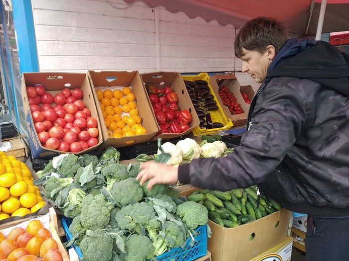Скільки коштують осінні вітаміни: ціни на фрукти, овочі та зелень на Центральному ринку Чернігова. ФОТО