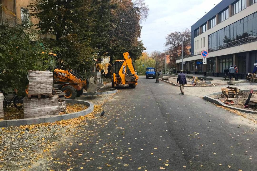 Вулицю Святомиколаївську незабаром оздоблять клінкерною цеглою. ФОТО