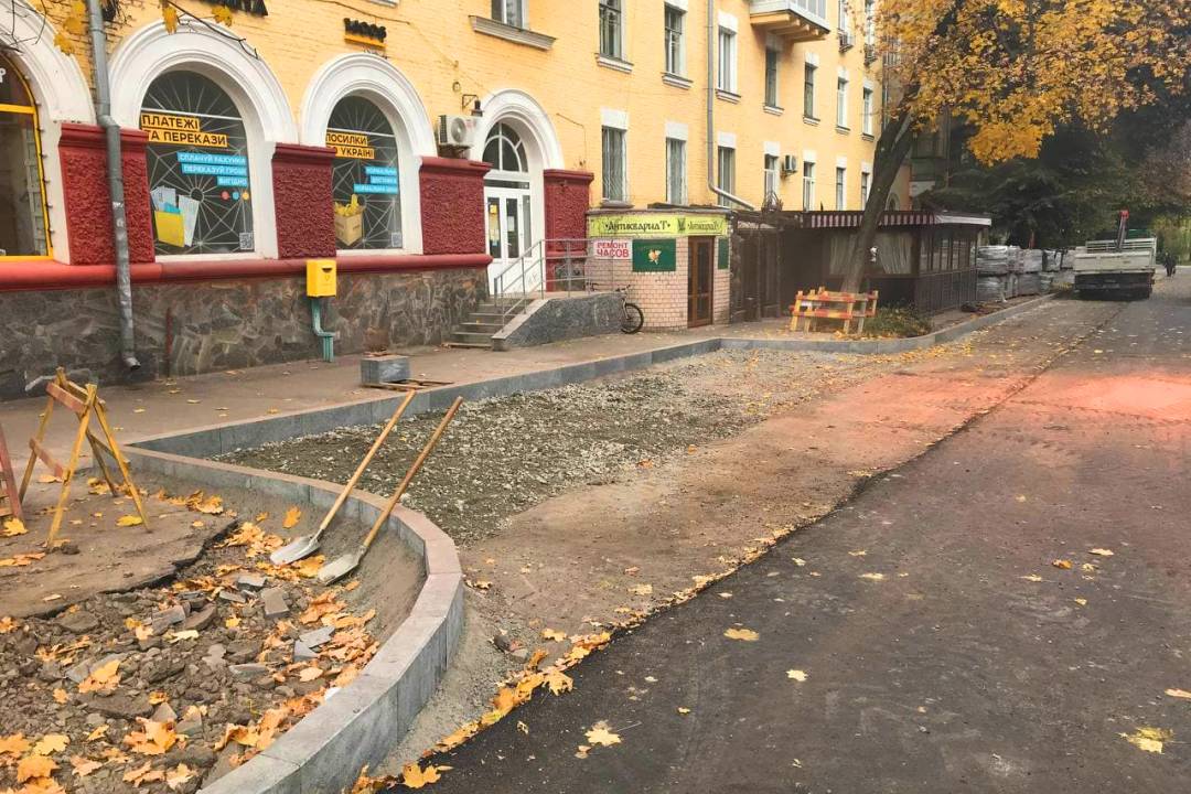 Вулицю Святомиколаївську незабаром оздоблять клінкерною цеглою. ФОТО