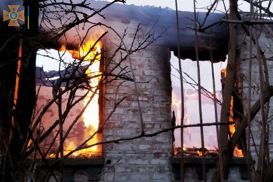 У Прилуцькому районі підпалили житловий будинок. ФОТО