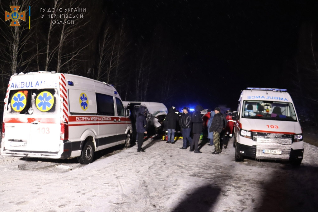 У ДТП на Чернігівщині постраждали 11 людей, серед них дитина. ФОТО