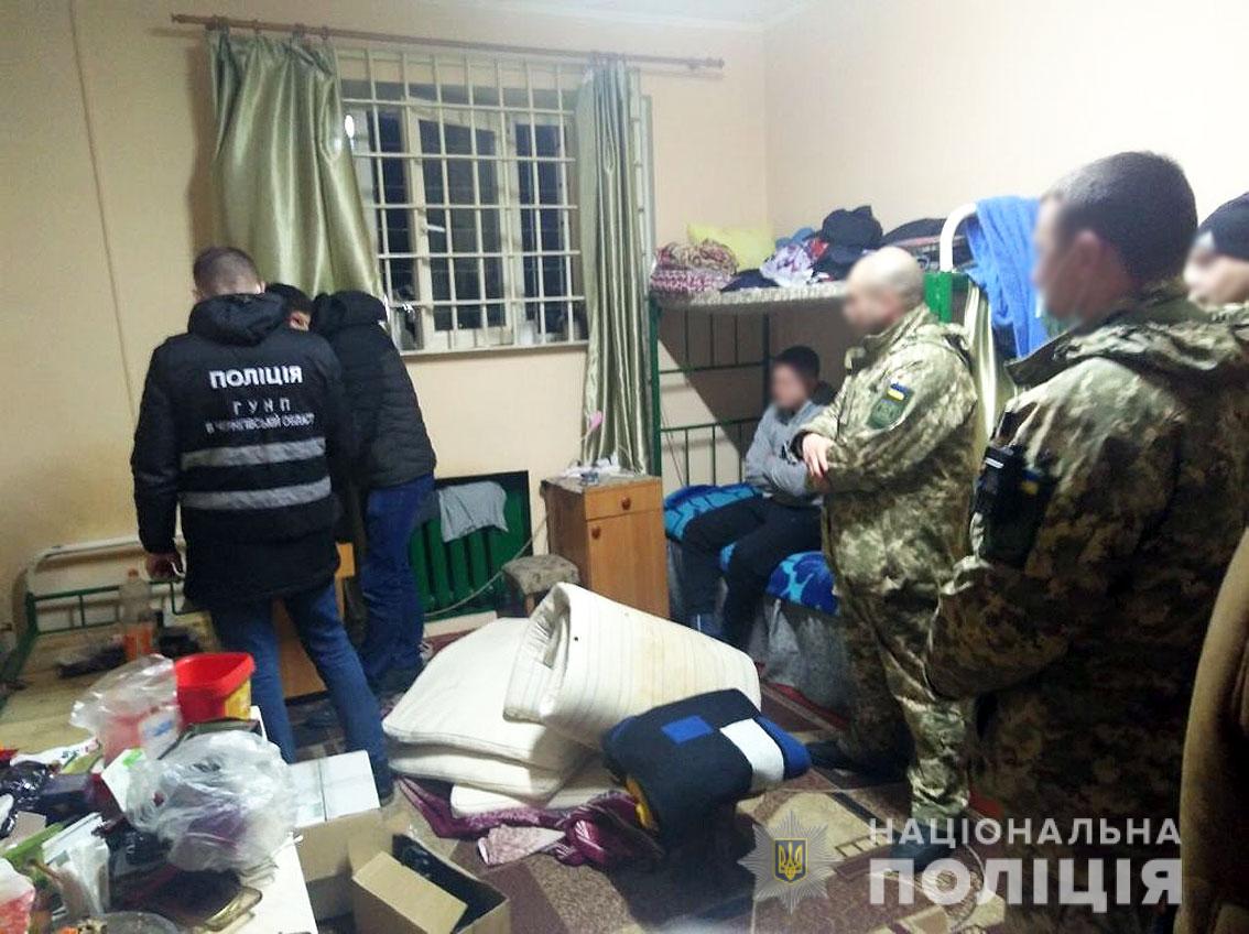 На Чернігівщині затримали чоловіків, які стріляли у фермера та забрали понад 40 тисяч гривень