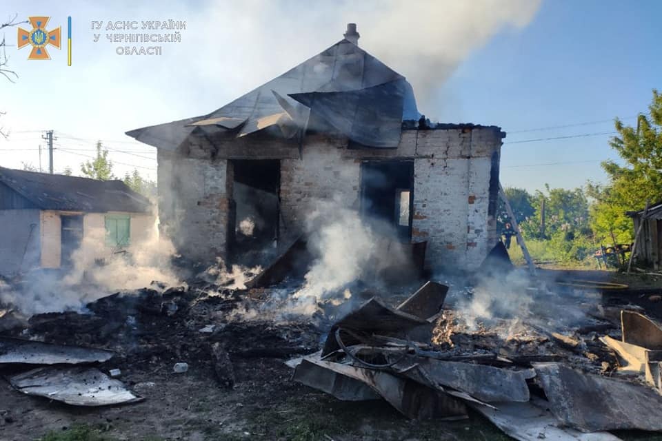 На Чернігівщині в пожежі загинули двоє дітей. Ще двоє людей в лікарні. ФОТО