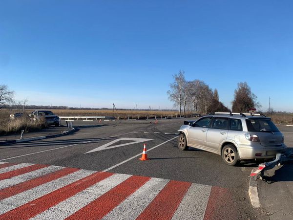 На Чернігівщині зіткнулися легковик та позашляховик: травмувалися четверо людей. ФОТО