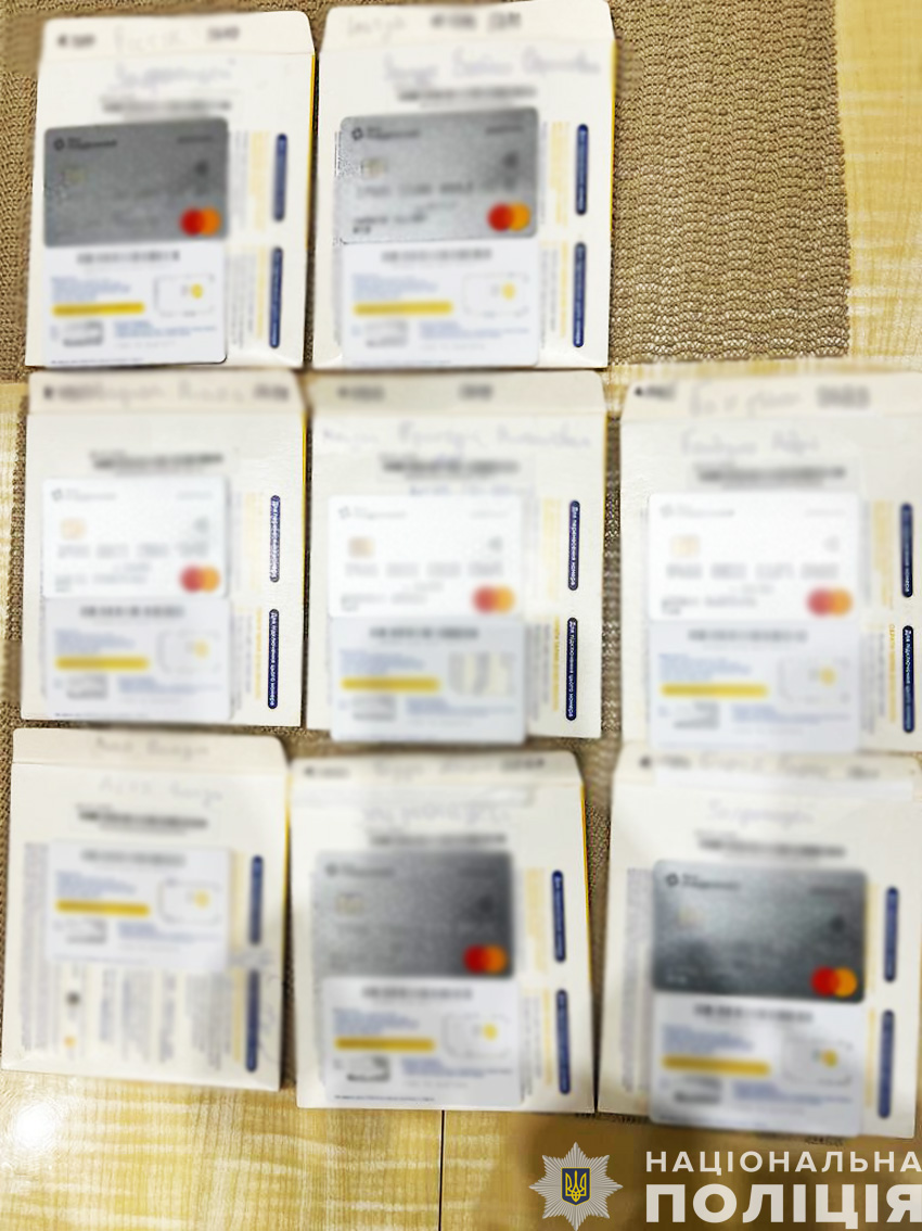 Викрали з банківської картки подружжя чернігівців понад 900 тисяч гривень: поліція затримала двох киян