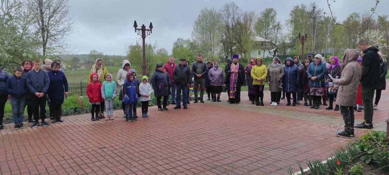 На Новгород-Сіверщині відкрили меморіальну дошку на честь полеглого воїна