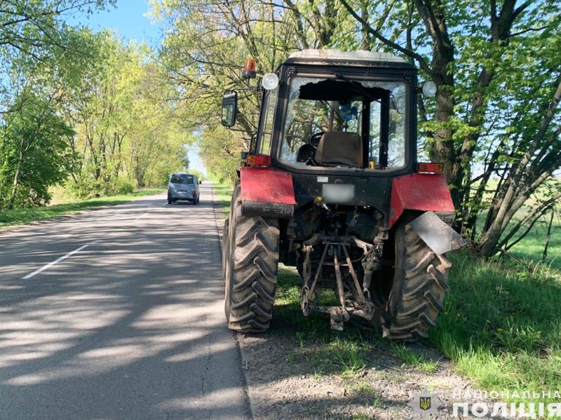 Смертельна ДТП на Корюківщині: мікроавтобус зіткнувся із трактором. ФОТО