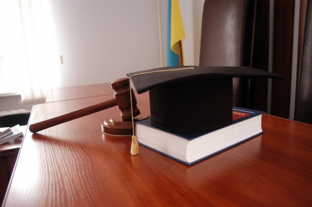 Апеляційний суд змусив розглянути позов прокурора про неправомірне підвищення тарифів на проїзд