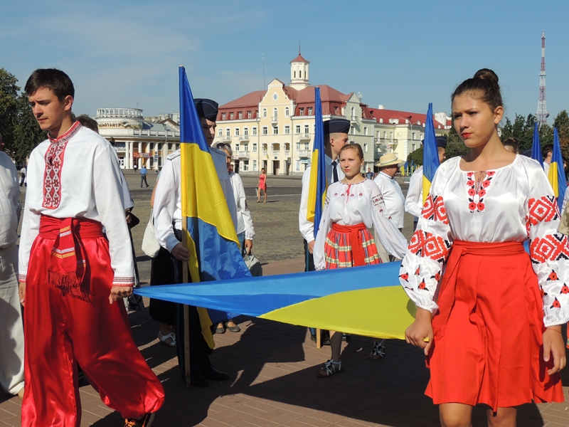 У Чернігові розгорнули 33-метровий прапор