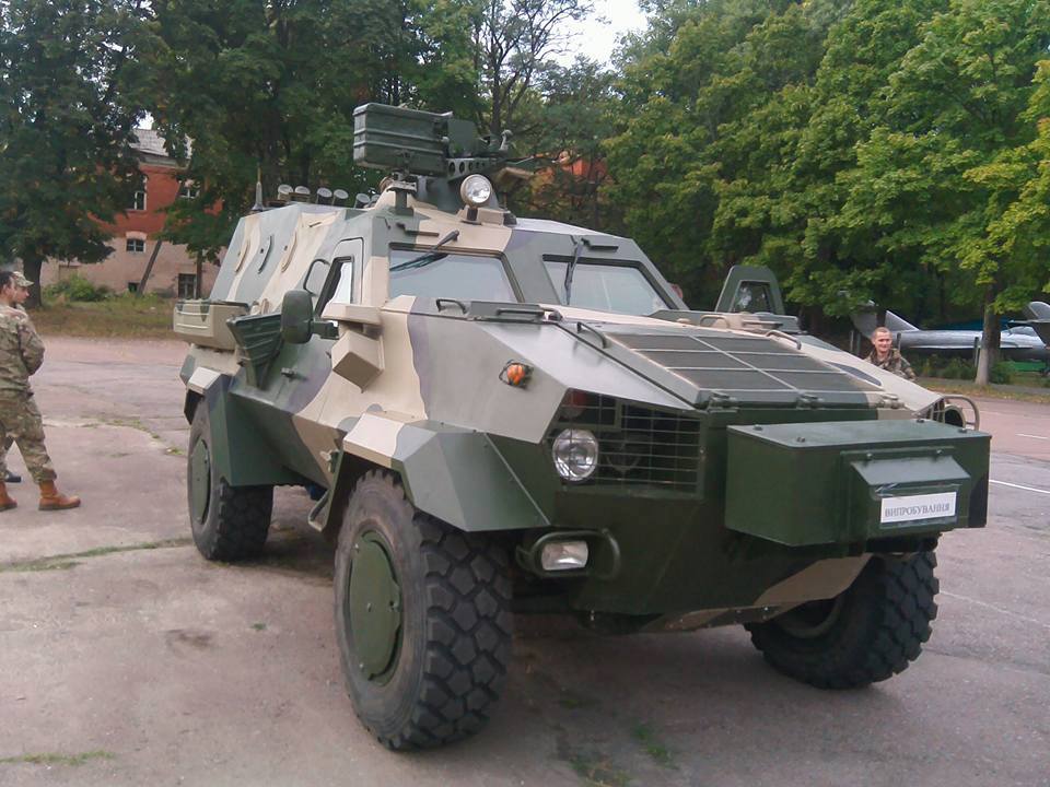 У Чернігів пригнали броньований «Дозор»