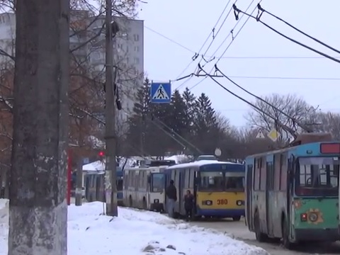 У Чернігові частково зупинився рух тролейбусів. Відео