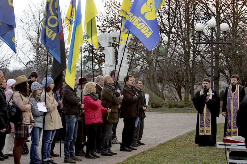 Громадськість Чернігова вшанувала борця за волю України Миколу Міхновського. ФОТОрепортаж