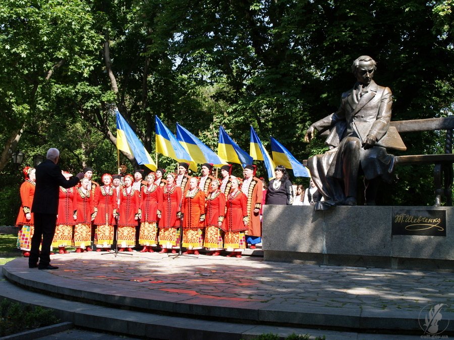 Чернігівці відзначили 155-ту річницю перепоховання Тараса Шевченка. ФОТО