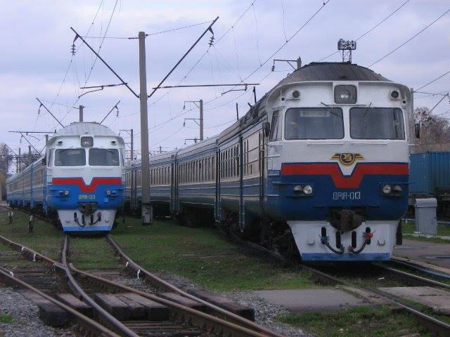 У чернігівському депо спіймали трьох хлопців, які крали мідь з електрички