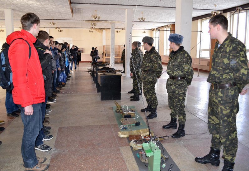 Чернігівці виступають за поновлення уроків війської підготовки у школах