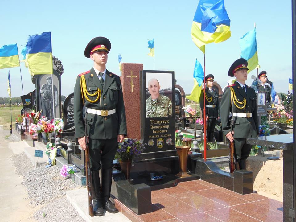 Вечная память героям: на кладбище «Яцево» установили 5 надгробных плит бойцам АТО