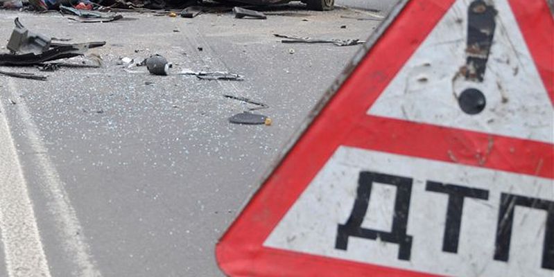 У Чернігові в лобовому зіткненні легковиків постраждали троє людей