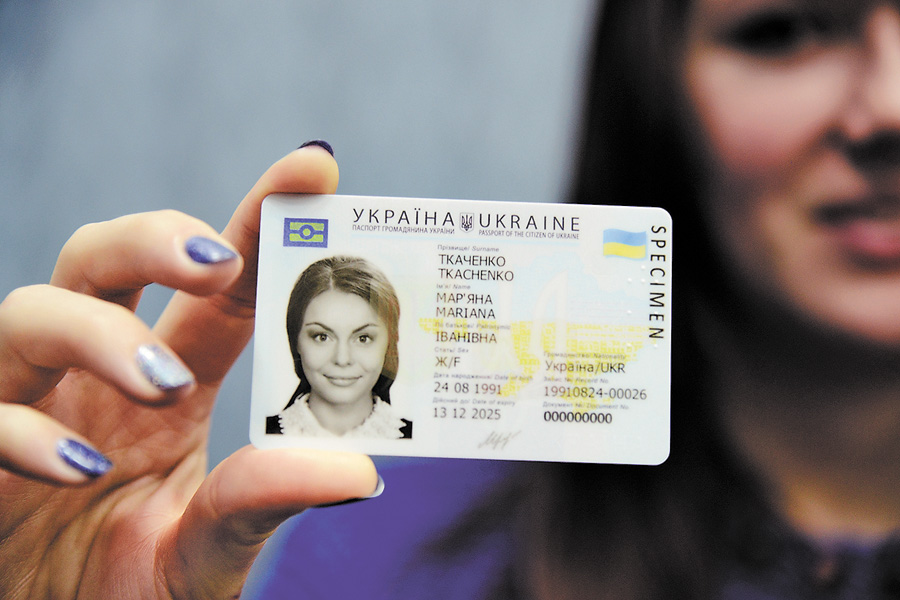 Працівників міграційної служби Чернігівщини готують до видачі нових ІD-паспортів