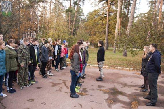 Під Черніговом активістів зі всієї України вчили проводити національно-патріотичні заходи