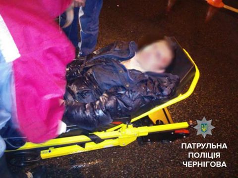П’яний чернігівець, здійснюючи маневр на пішохідному переході, потрапив під колеса