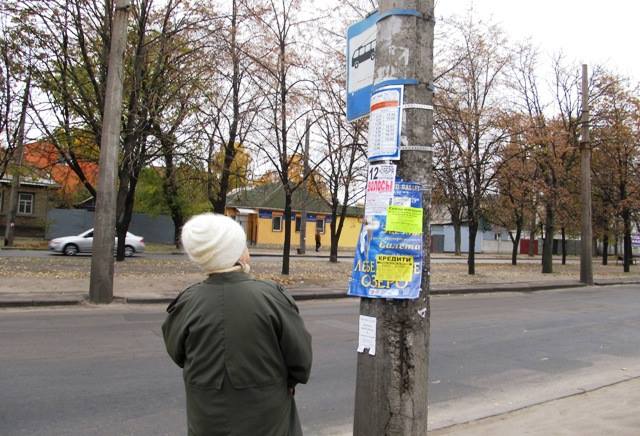 У Чернігові на зупинці померла пенсіонерка