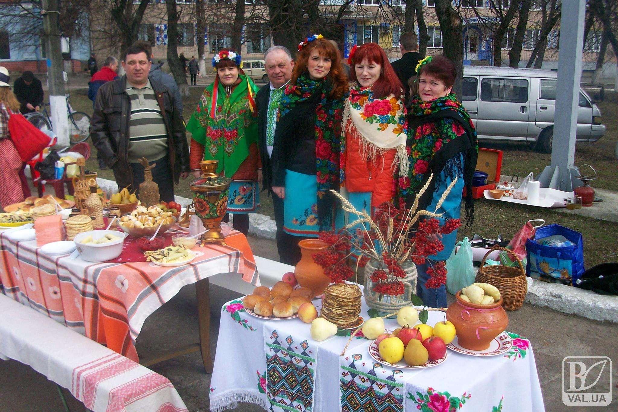 На Чернігівщині вогонь забирає…опудала! ФОТО