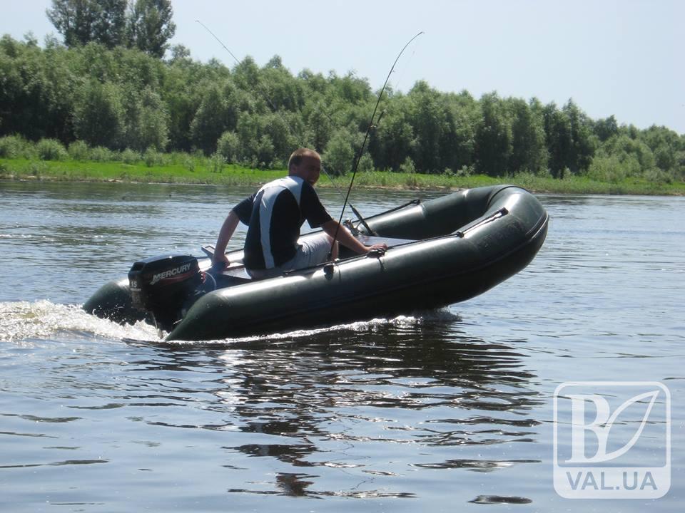 З кросівками і в човні: у Чернігові обікрали спортивну школу