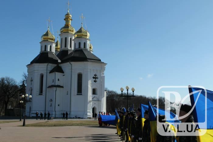 Величезний прапор замайорів над Черніговом. ФОТО