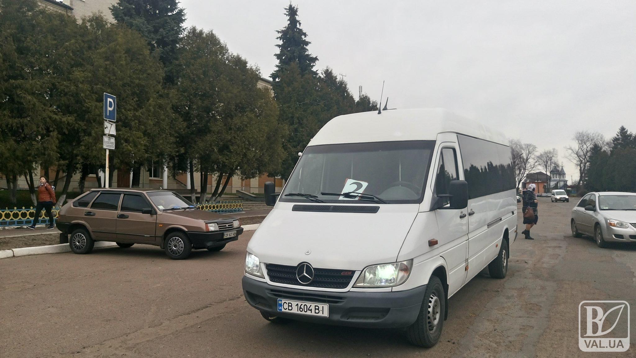 У Мені поїхали міські автобуси