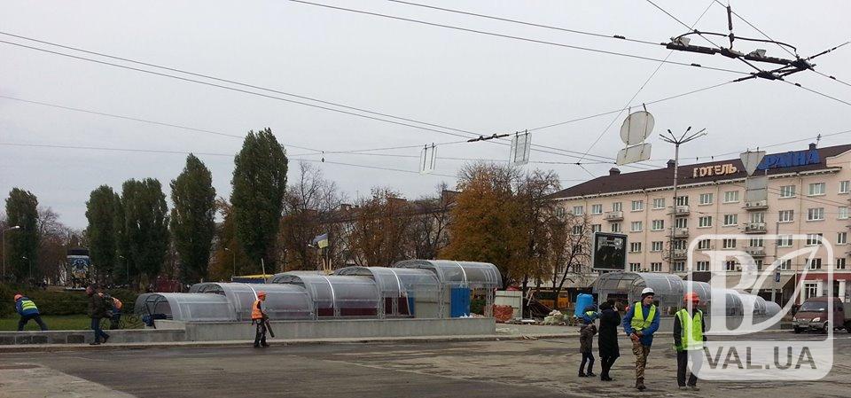 «Хороша теплиця»: чернігівці про нові навіси над входами до підземного переходу 