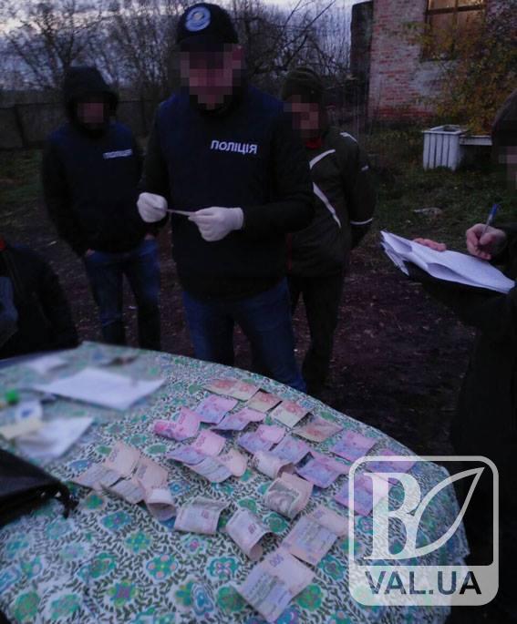 У поліції розповіли подробиці затримання на хабарі одного з керівників лісгоспу на Чернігівщині 