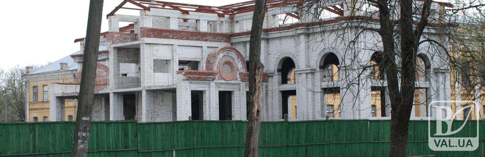 Дворянське зібрання хочуть “заховати” за 6-ти метровим парканом