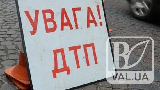 У Чернігові автобус під будинком збив пішохода 