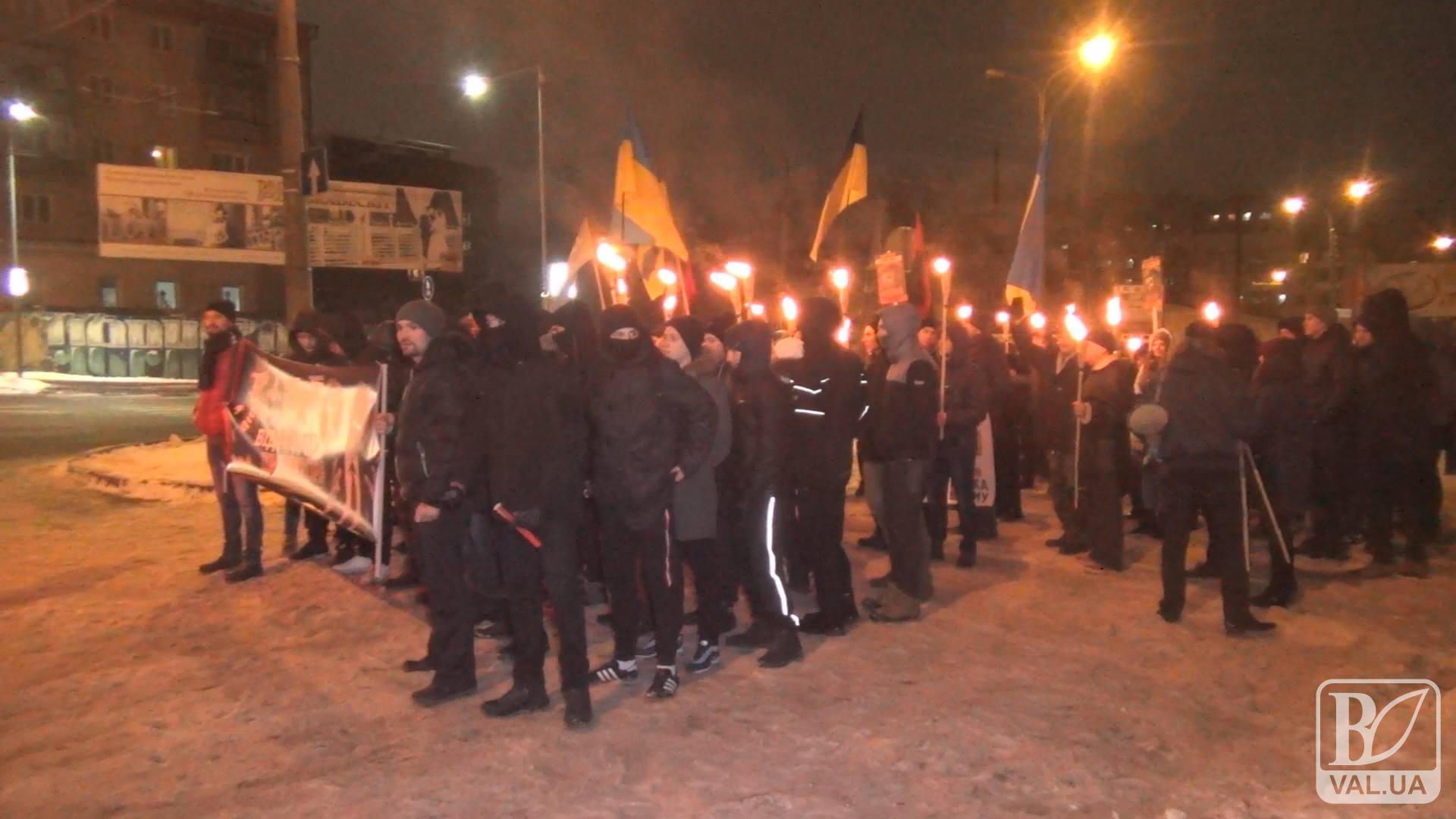 Смолоскипи, банери і фаєри: у Чернігові активісти вимагали бойкотувати ЧС з футболу в Росії