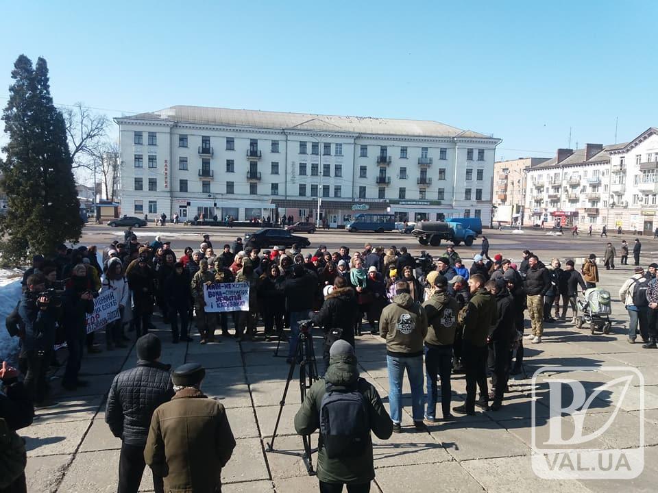 Акція протесту в Ніжині: за смерть дитини мусить розплатитися чиновниця. ФОТО