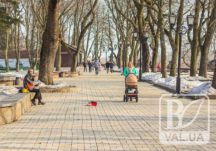 У Чернігів прийшла довгоочікувана весна: міські замальовки. ФОТОрепортаж
