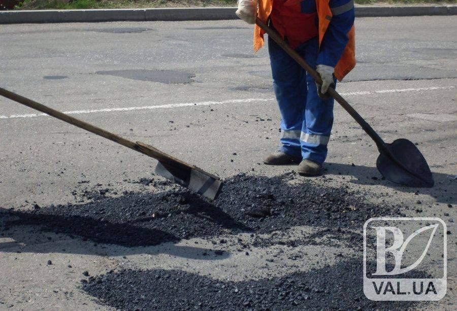 Містяни просять відновити дворові дороги та газони в районі вул. Шевченка