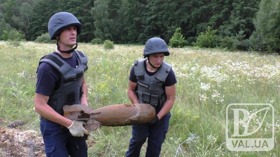 У Чернігівському районі знайшли фугасні авіаційні бомби. ФОТО