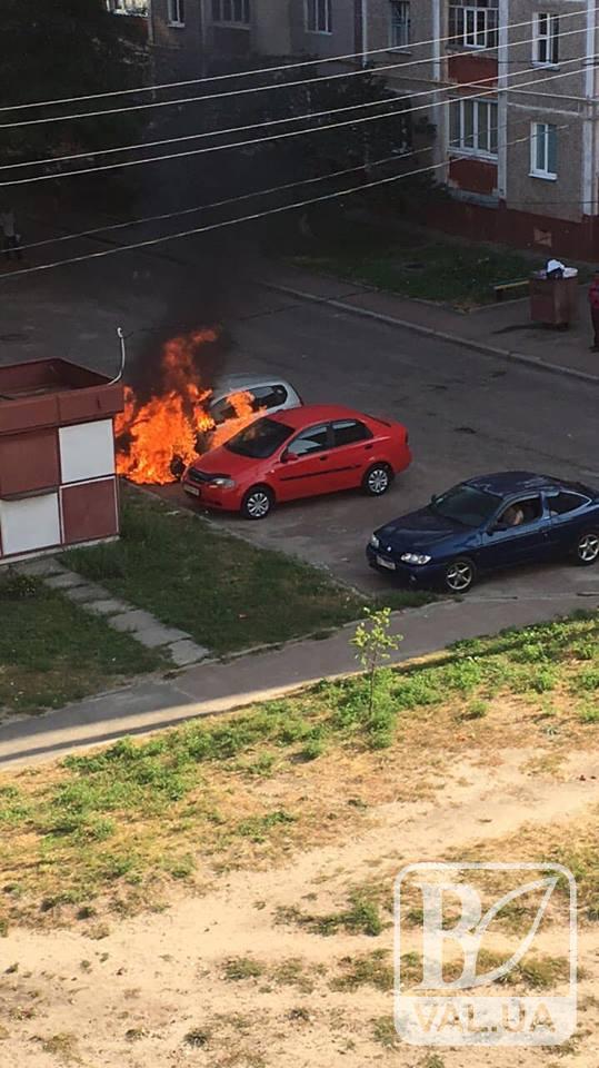 На Масанах зайнялась автівка. ФОТОфакт