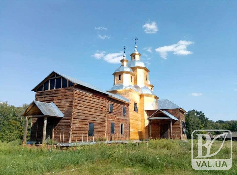 Найстаріший дерев'яний храм Менщини відбудовують у музеї Пирогово. ФОТО