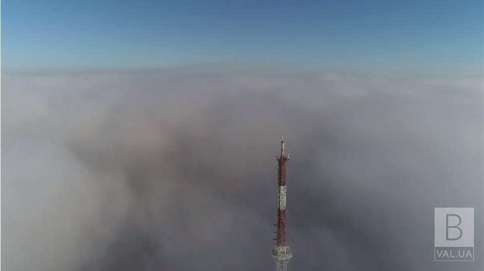Ранковий туман в Чернігові з висоти пташиного польоту ВІДЕО