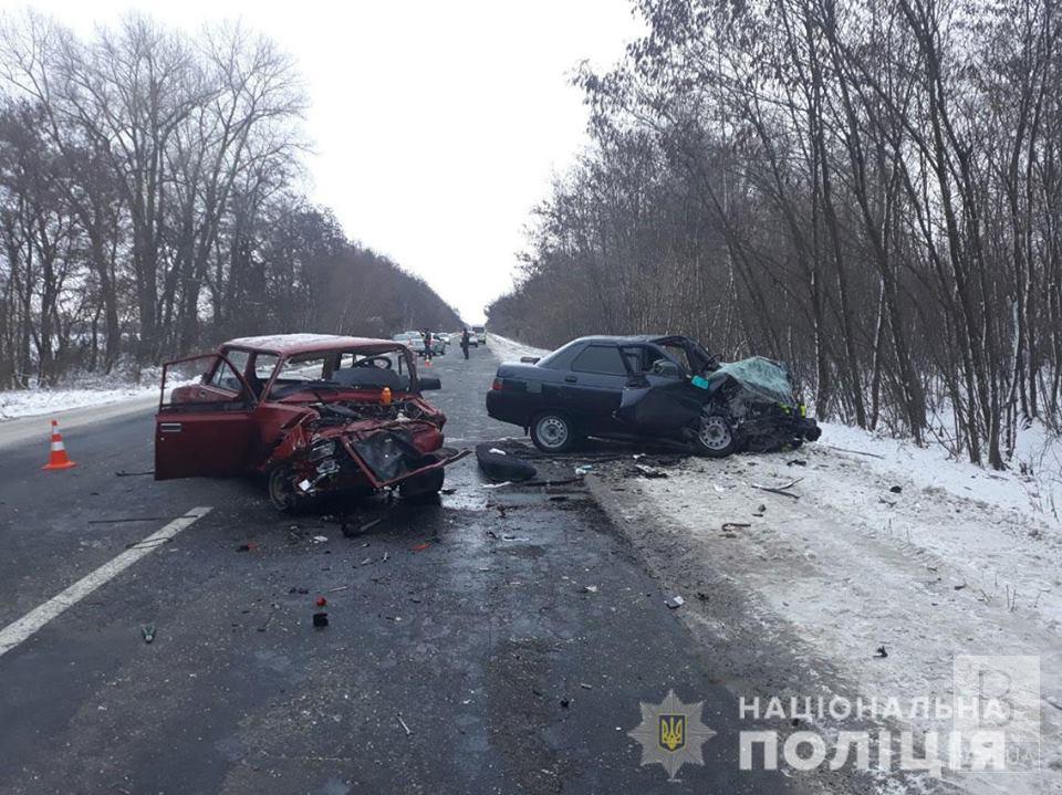 Поліція розслідує причини смертельної ДТП поблизу села Петрове. ФОТО