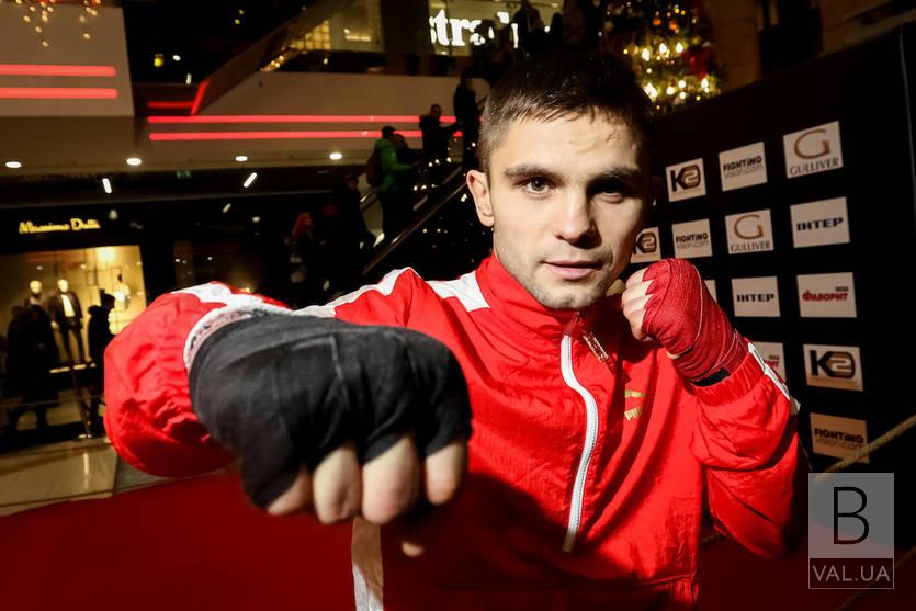 Чернігівець Митрофанов упевнено виграв свій дебютний бій в Україні