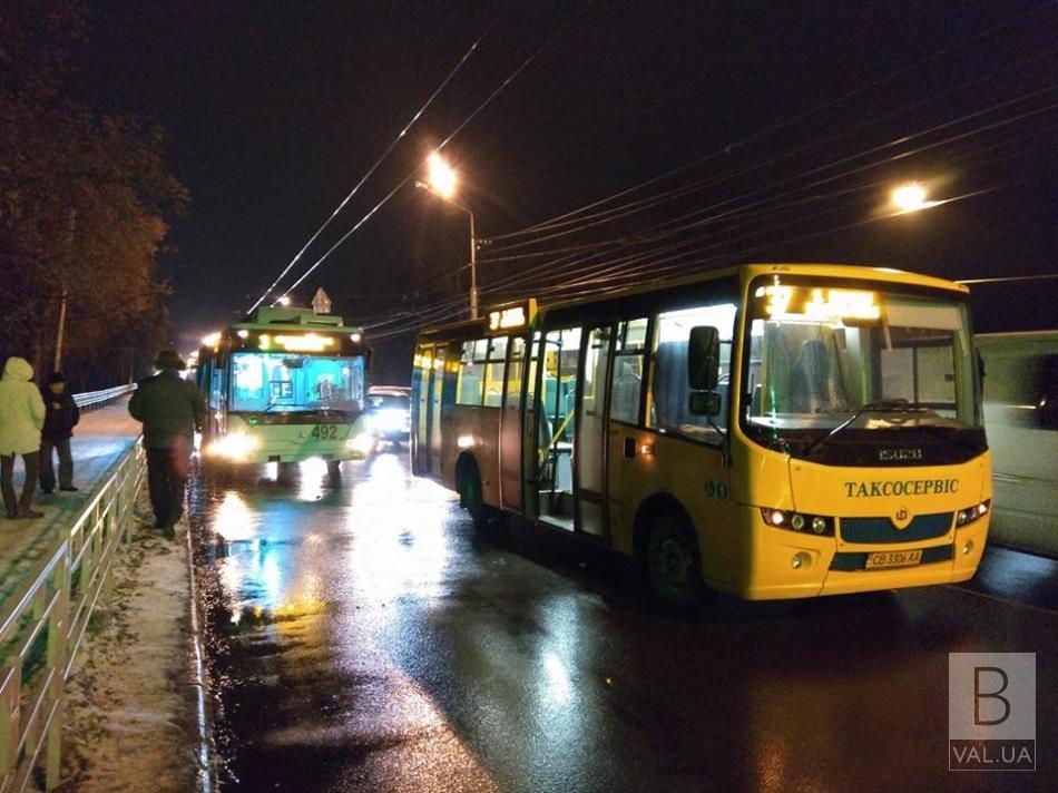В Чернигове на Новый год троллейбусы и автобусы будут работать всю ночь: графики движения