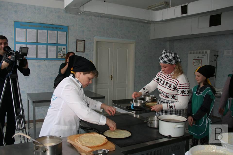 В Чернигове для безработных женщин провели кулинарный мастер-класс. ФОТО
