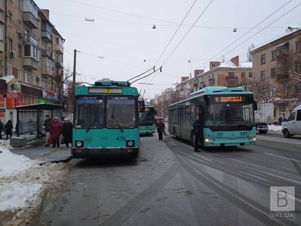 У центрі Чернігова зупинились тролейбуси. ФОТОфакт